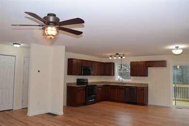 91 Millers Farm Dr unit 17, Rochester, NH 03868 - photo 5