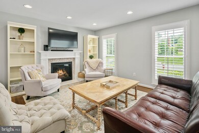 9906 Lindel Ln, Vienna, VA 22181 - photo 4