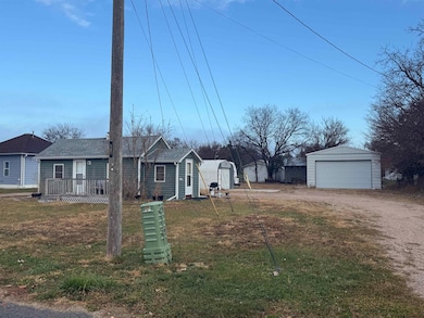 630 Linden St, Sutherland, NE 69165 - photo 4