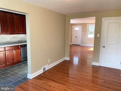 331 Westpark Ln, Clifton Heights, PA 19018 - photo 3