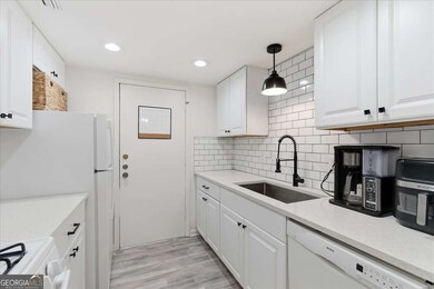 6851 Roswell Rd unit J14, Sandy Springs, GA 30328 - photo 7