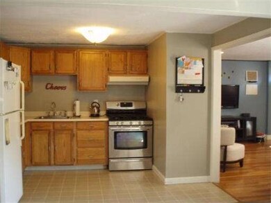 96 Wollaston St, Lowell, MA 01852 - photo 4