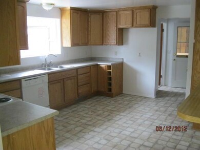 105 Wilmar Ave, Grants Pass, OR 97527 - photo 2