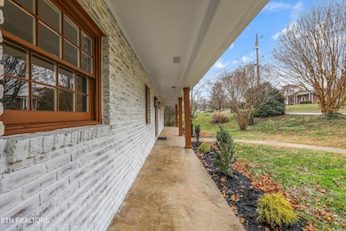 609 Coventry Rd, Knoxville, TN 37923 - photo 4