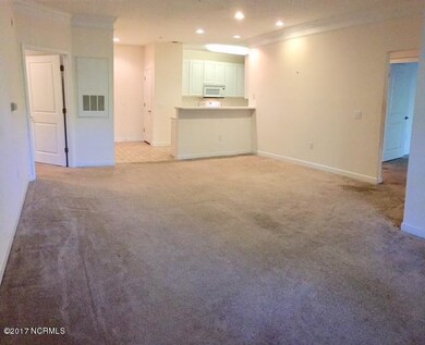 240 Woodlands Way unit 13 (11) living rm