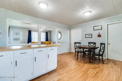 843 S Broadway-7