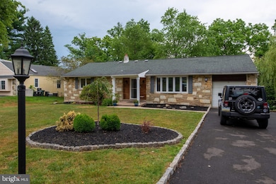 947 Manor Ln, Southampton, PA 18966 - photo 3