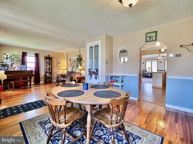 426 Edgewood Ave, Folsom, PA 19033 - photo 3