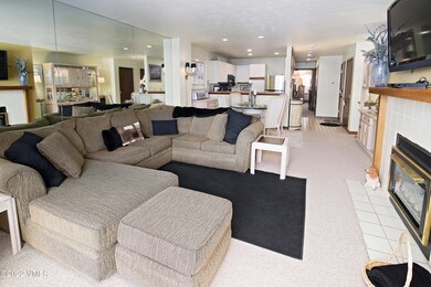 seasons_423_living_3