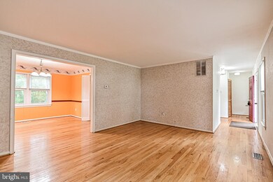 7710 Newington Forest Ave, Springfield, VA 22153 - photo 6