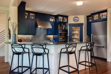 07 kitchen seating