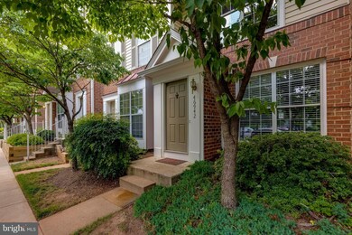 46942 Courtyard Square unit 46942, Sterling, VA 20164 - photo 2