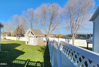 4416 Turnbow Ln, Bismarck, ND 58503 - photo 2