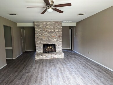 4307 Lemon Tree Ln, Houston, TX 77088 - photo 3