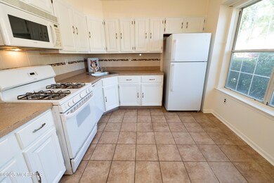 32 Lafayette Ct, North Brunswick, NJ 08902 - photo 7