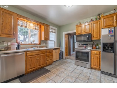 243 N Lane St, Cottage Grove, OR 97424 - photo 5