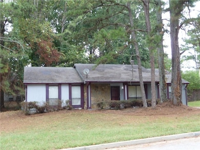 5472 Forest East Ln, Stone Mountain, GA 30088 - photo 2