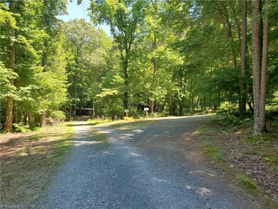 199 Lester Russell Dr, Asheboro, NC 27205 - photo 3