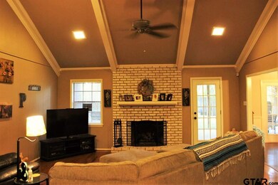 1207 Hampton Ln, Tyler, TX 75701 - photo 3