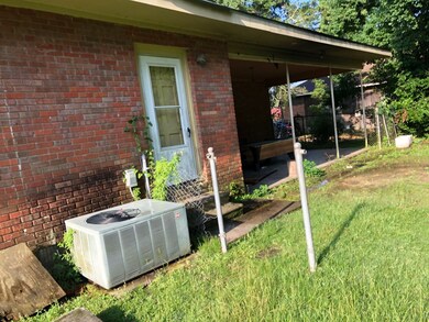 829 Pearl River Ave, McComb, MS 39648 - photo 2