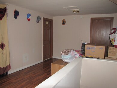 922 W Ridgeland Ave, Waukegan, IL 60085 - photo 7