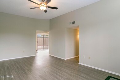 04_9918_W_Hawthorn_Dr__04_mls