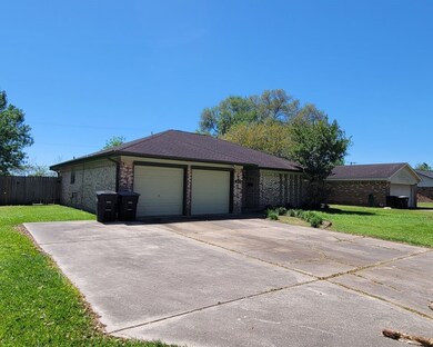 1815 Coffee St, Alvin, TX 77511 - photo 4