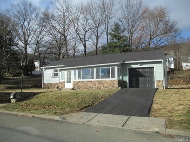 305 E Laurel Ave, Pen Argyl, PA 18072 - photo 2