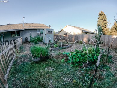 863 E 7th St, Lafayette, OR 97127 - photo 4