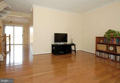 21909 Myrtlewood Square, Sterling, VA 20164 - photo 5