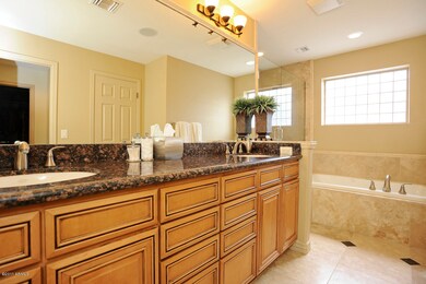 4215 E Piccadilly Rd, Phoenix, AZ 85018 - photo 7