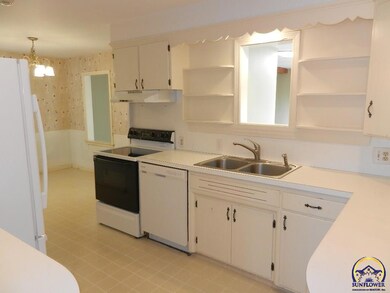 3650 SW Holly Ln, Topeka, KS 66604 - photo 5