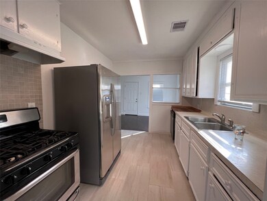 2402 Caplin St, Houston, TX 77026 - photo 6