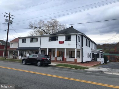 292 N Washington St unit 104, Berkeley Springs, WV 25411 - photo 3