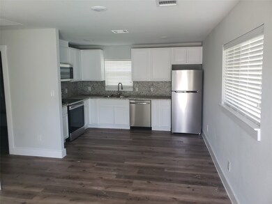 211 Lulac St unit 1, Alvin, TX 77511 - photo 4