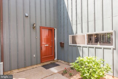 11519 Links Dr, Reston, VA 20190 - photo 3