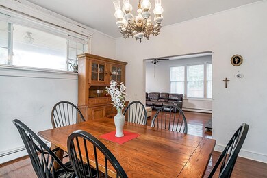 3 MacArthur 7 Dining Room