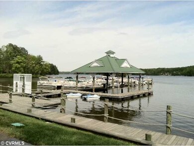 Waterfront/Dock/Pier - Woodlake waterfront.
