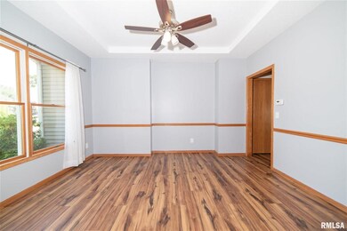 5225 Shawnee Dr, Davenport, IA 52804 - photo 7