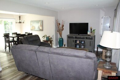 1221 Maplewood Dr, New Ulm, MN 56073 - photo 4