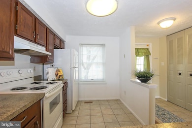 5998 Rowanberry Dr, Elkridge, MD 21075 - photo 5