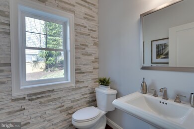 2337 Highland Ave, Falls Church, VA 22046 - photo 3