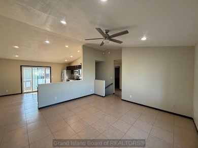 204 Cherokee Ave S, Grand Island, NE 68803 - photo 2