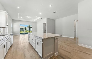 Center Island w/Stroage