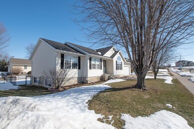113 Whispering Wind Ln, Center Point, IA 52213 - photo 3