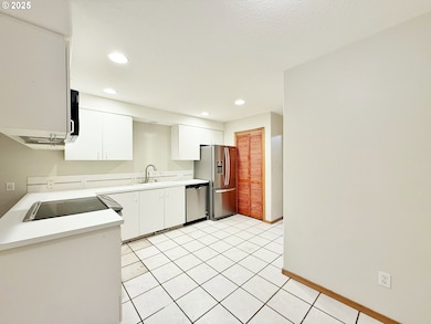 14134 E Burnside St unit 3, Portland, OR 97233 - photo 4