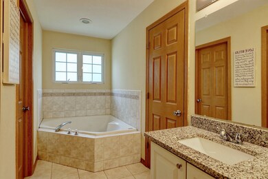 926 Crestville Ct, Gurnee, IL 60031 - photo 4