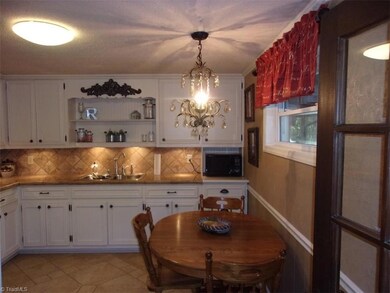 327 Mcknight St, Asheboro, NC 27203 - photo 6