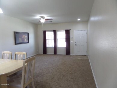Living Room/Dining Room 9' ceilings