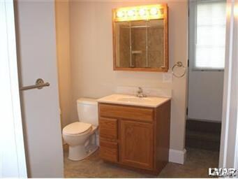 210 Mauch Chunk St unit 2nd Flr, Nazareth, PA 18064 - photo 5